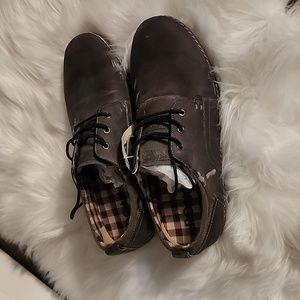 NWT  ROAN ARLO distressed low profile sneaker Sz 11